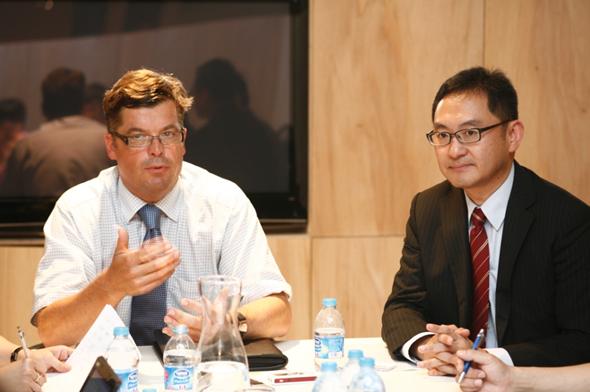 �󣺴󱱚WͨӍCEO Mogens Elsberg���ң��󱱚WͨӍ�Ї��^(q��)����(j��ng)����پ