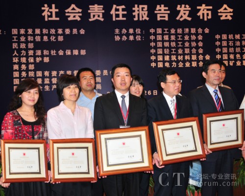 �Ϻ�ؐ���hί����ӛ����(zh��)�и�����ꐂ����I(l��ng)ȡ�C��